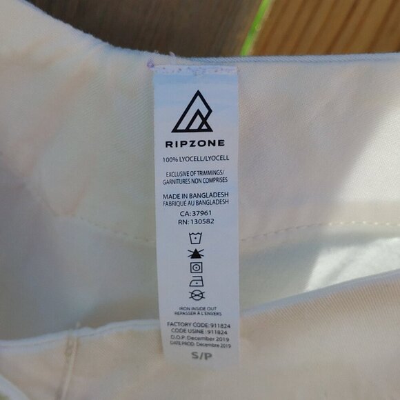 ATTRACTIVE RIP ZONE Women's White Spaghetti Strap Buttoned Tank Top Size Small - Picture 6 of 8